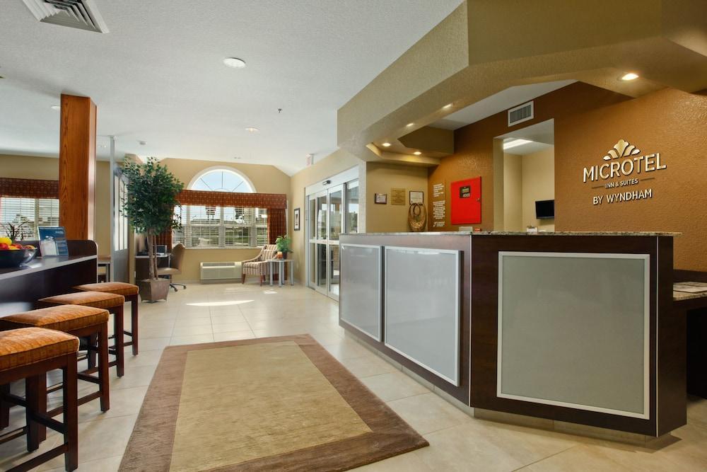 Microtel Inn & Suites By Wyndham Dickinson Buitenkant foto