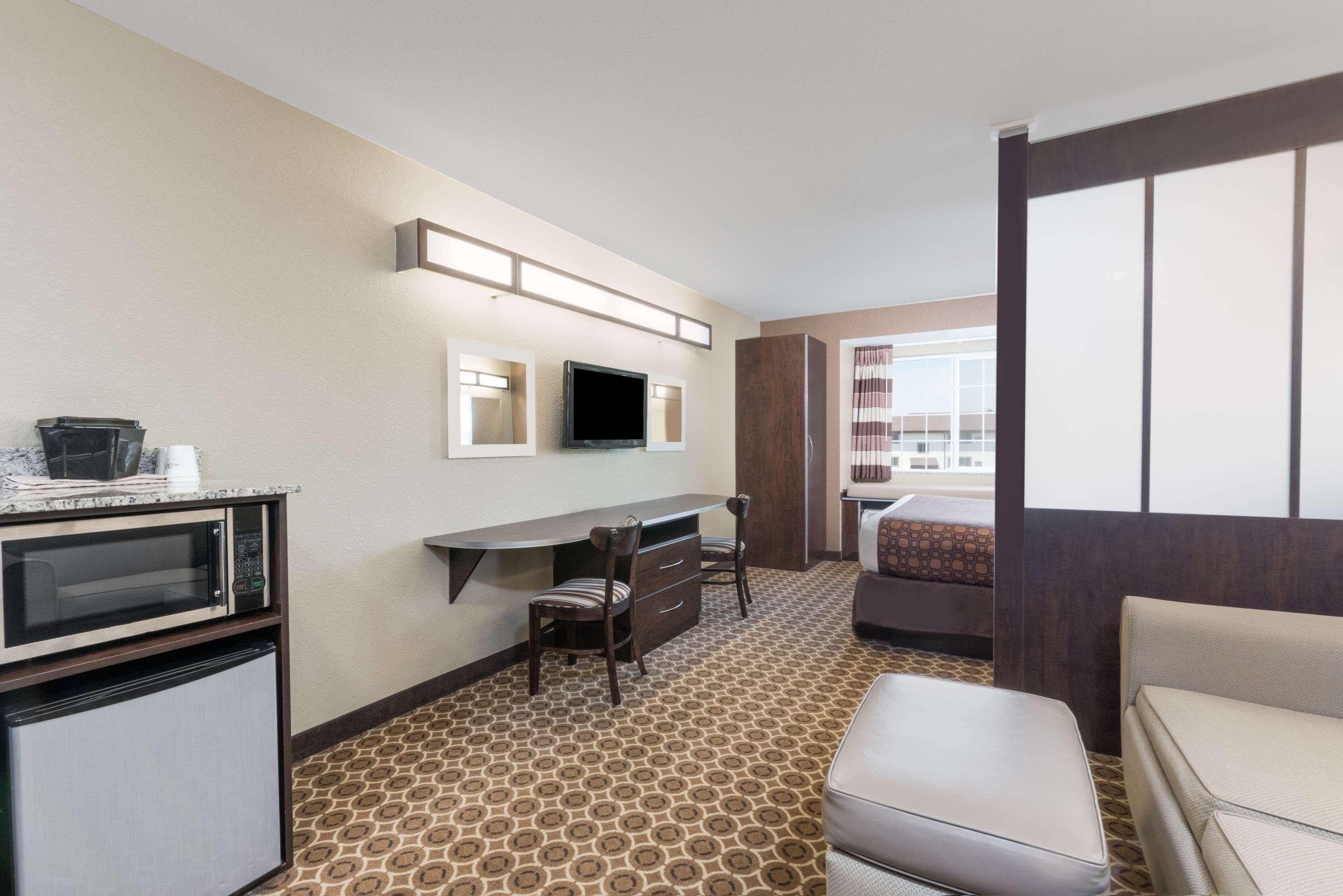 Microtel Inn & Suites By Wyndham Dickinson Buitenkant foto