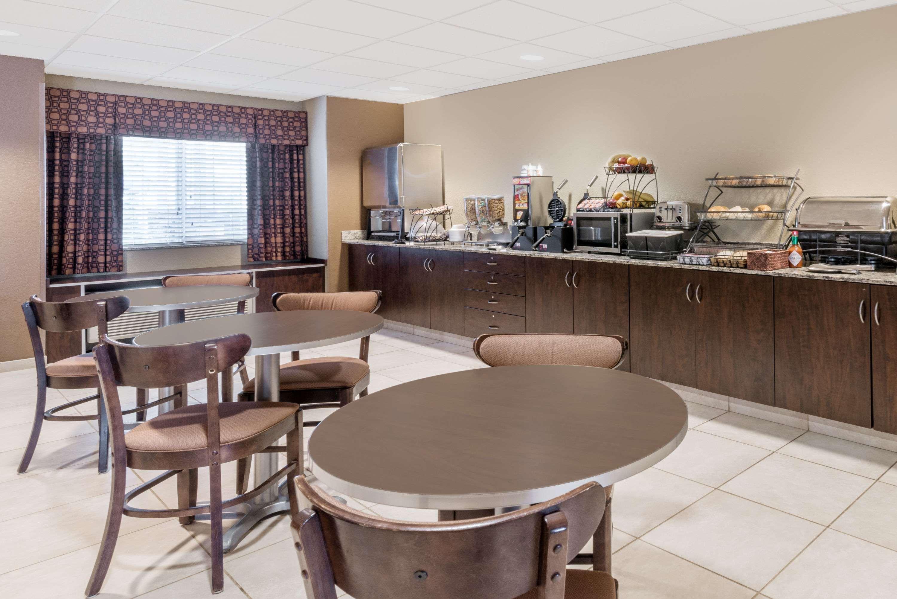 Microtel Inn & Suites By Wyndham Dickinson Buitenkant foto
