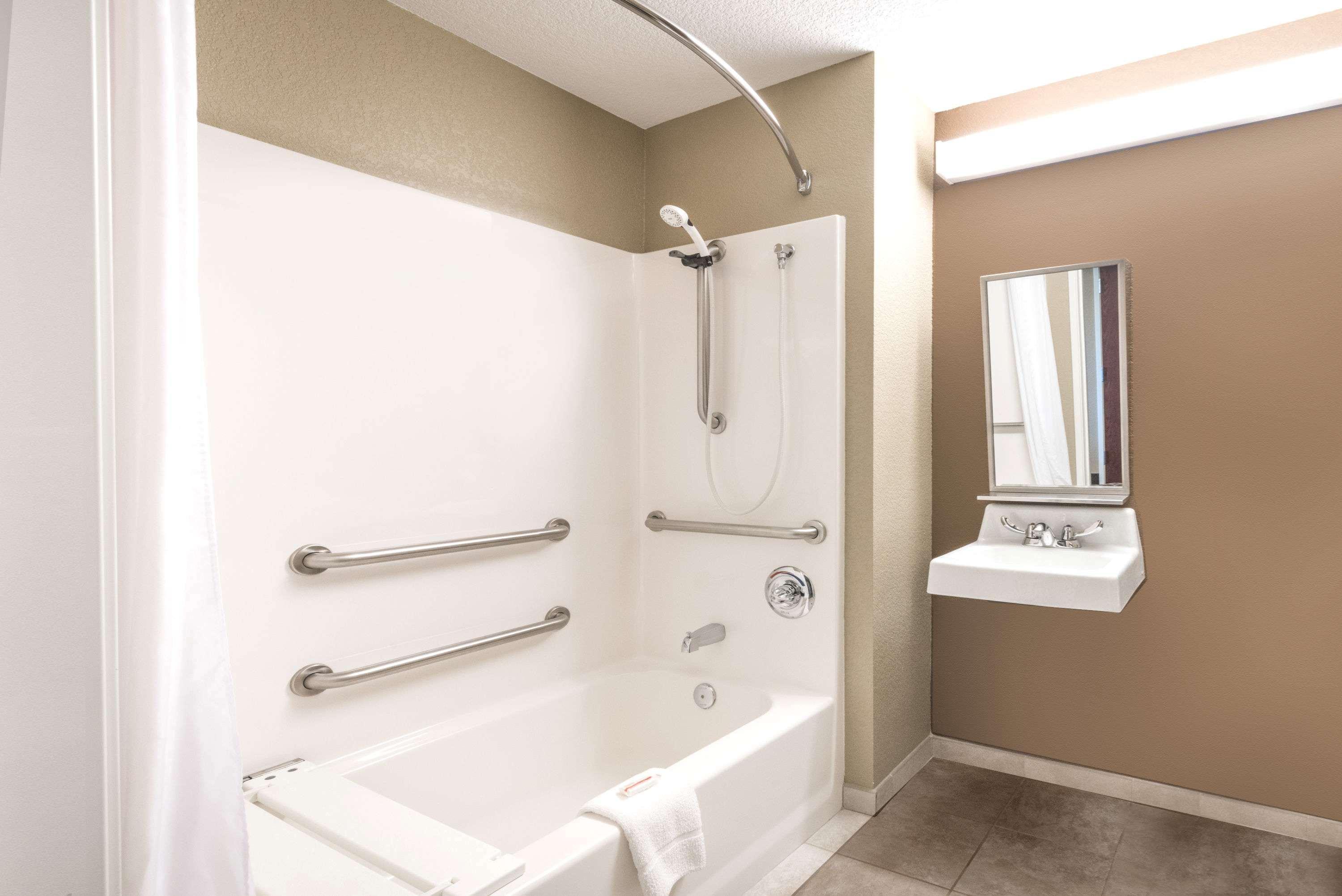 Microtel Inn & Suites By Wyndham Dickinson Buitenkant foto